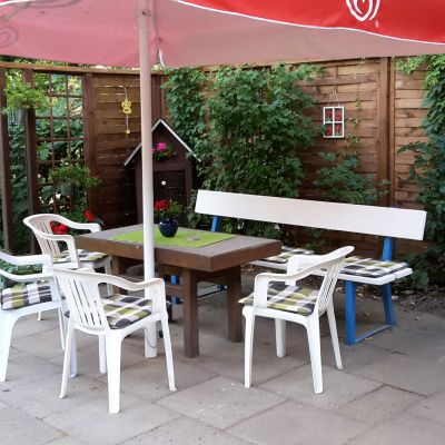 Gemütliche Sitzecke zum Verweilen nach dem Spiel - Mini-Golf in Lübeck